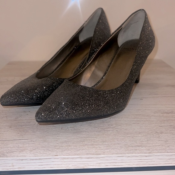 MONET Moon Light Sparkling mid heels. Size 9 like new - Picture 2 of 6